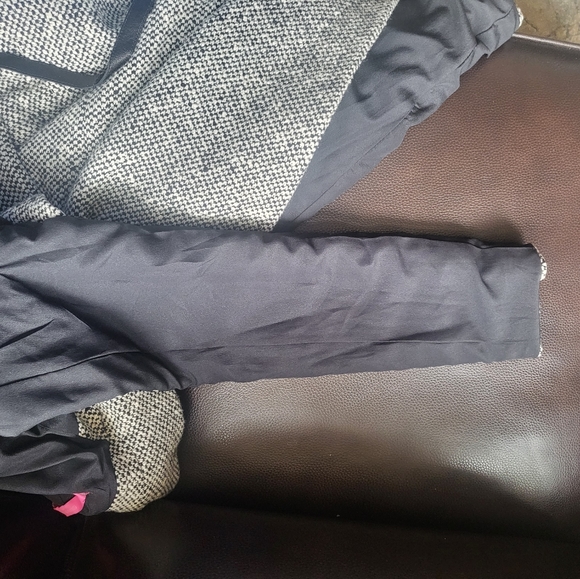 Emanuel Ungaro women's trench coat. Belted. - Picture 10 of 11